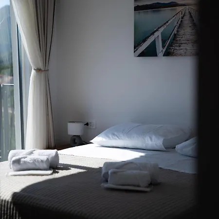 Leona * دوبروفينك