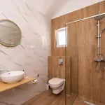 Leona Apartament *
