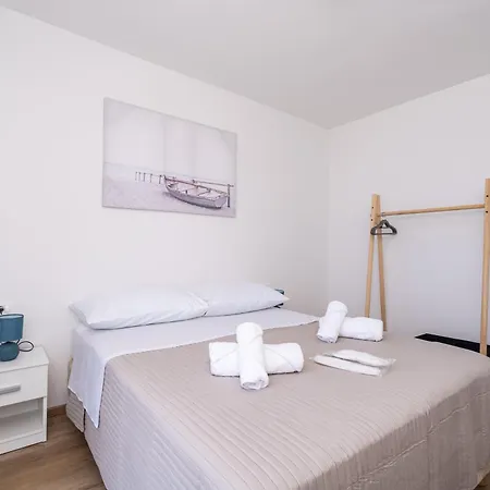 Apartament Leona *