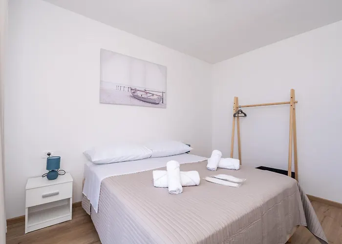 Apartament Leona *