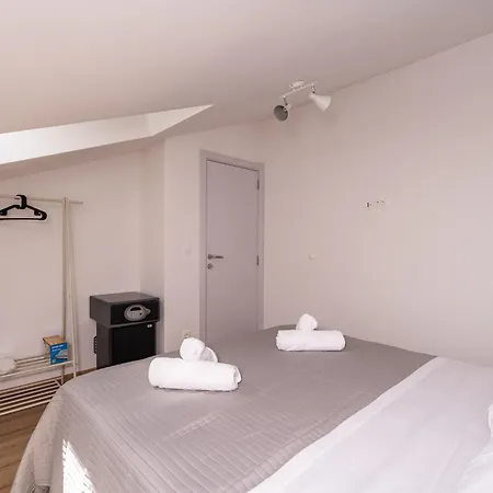 Apartment Leona *