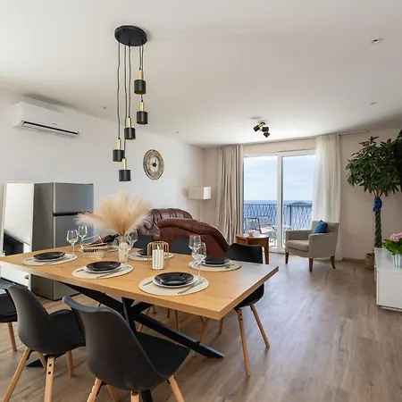 Leona Apartment