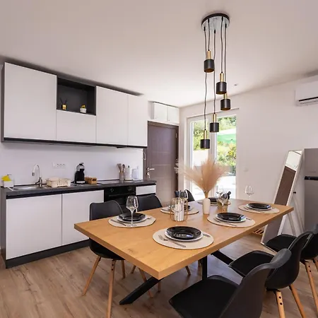 Apartment Leona