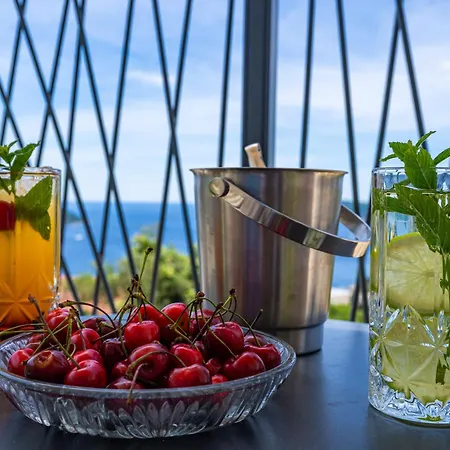 Leona 公寓